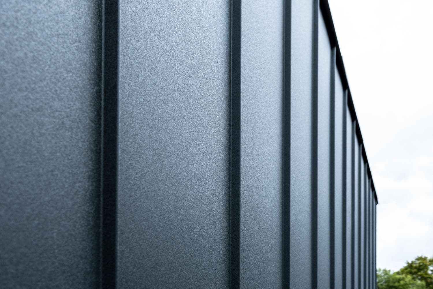 panel_na_rabek_antracyt_7016_biurowiec_1
