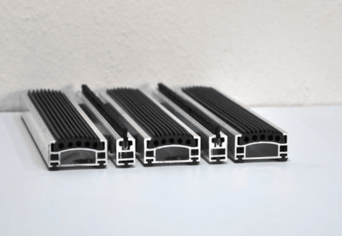 Mata aluminiowa z gumą i szczotką liniową