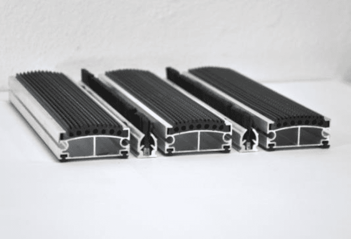 Mata aluminiowa z gumą i szczotką liniową