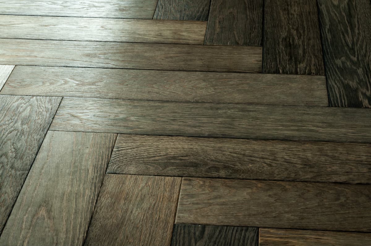 Retro_Collection_Brushed_Line_Dark_Omen_FertigDeska_Design_Experience__FOTO