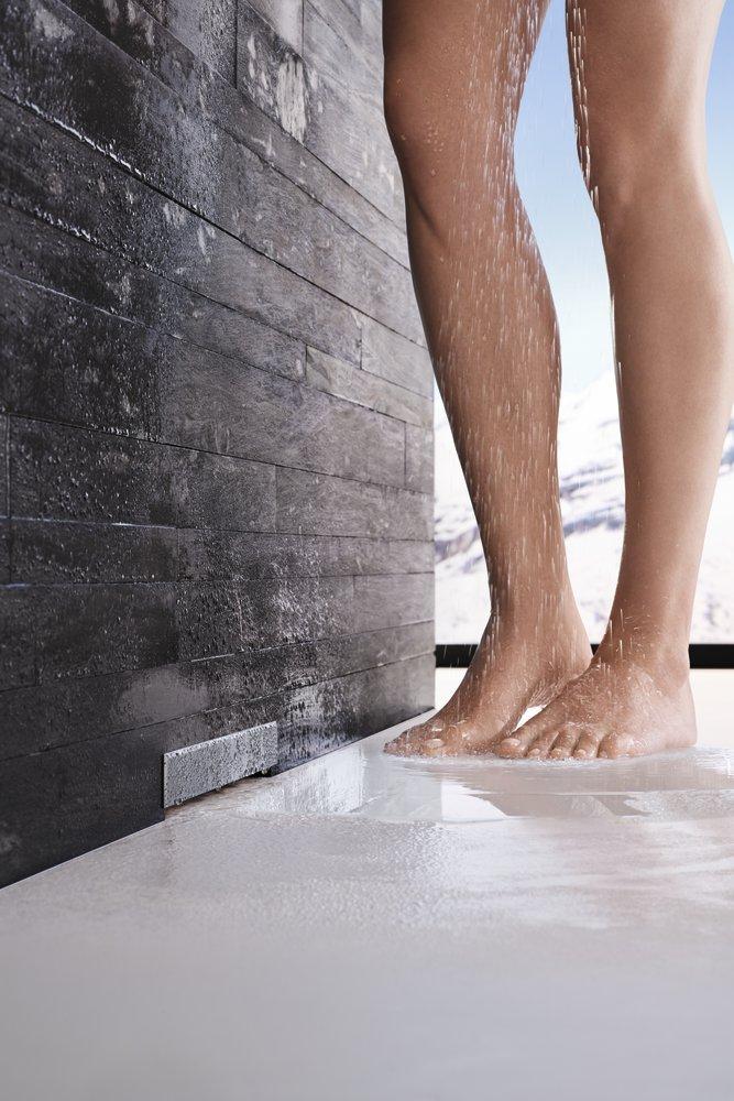 Odpływ ścienny z natrysku - aranżacja