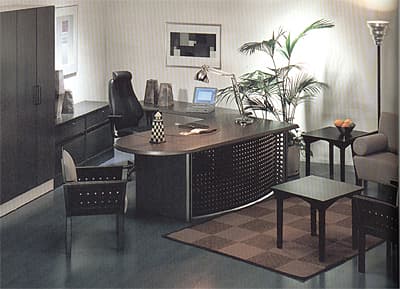 Biurka i stoły serii Credir