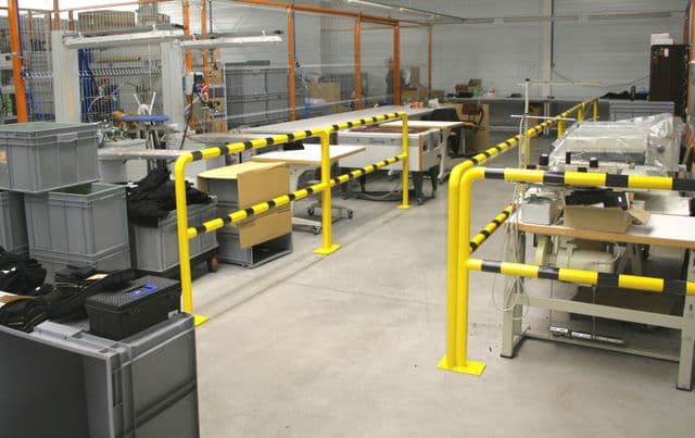 Barierki techniczne w magazynie