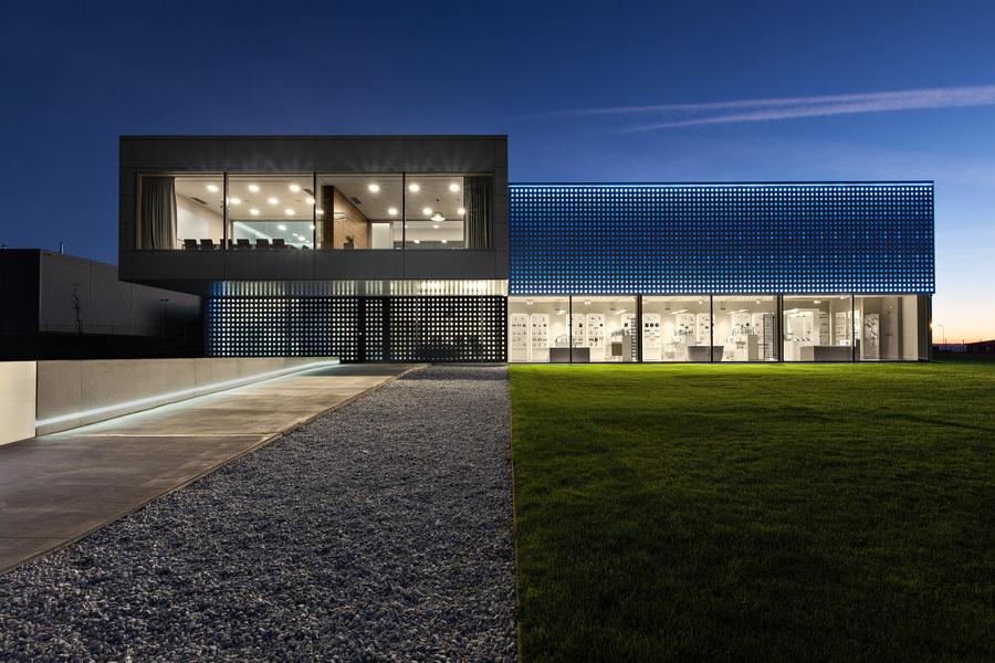 Style Plus, Benchmark Designwall Evolution, Karrier System